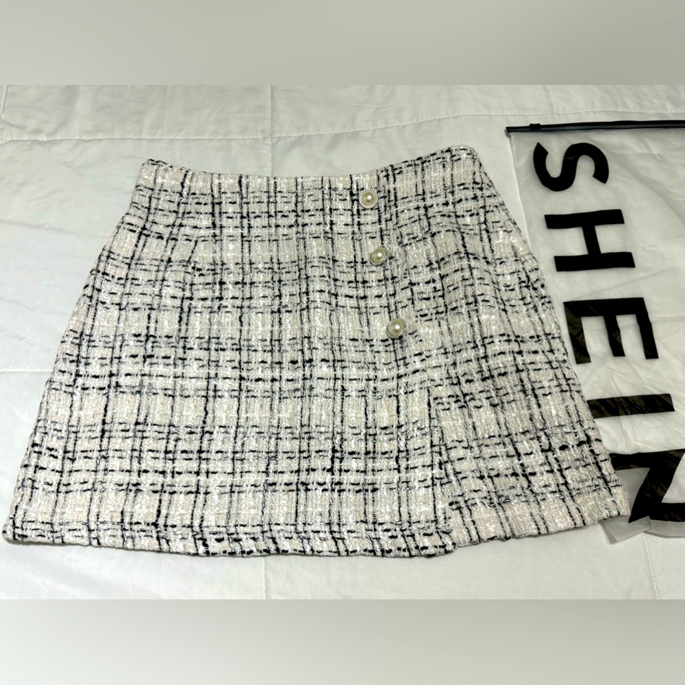 Mini tweed skirt size Medium